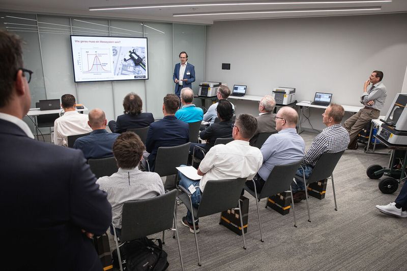 Steckverbinderkongress 2023 Tag 2: Kongress mit Trendthemen von PCF über DC-Steckverbinder, Hybridsteckverbinder, Qualifizierung, Single Pair Ethernet, Hands-on Workshops bis zu 3D-Druck und Konfektionierung. (Bild: Stefan Bausewein)