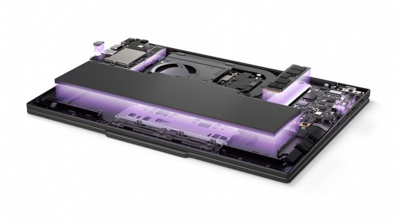 Das leichte 14-Zoll-Notebook lässt sich laut Lenovo besonders einfach reparieren. Auch die USB-C-Ports sind austauschbar. (Bild: Lenovo)