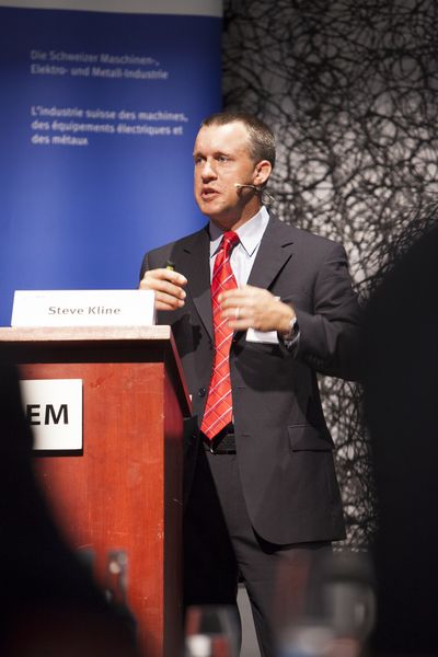 In seinem Referat «Investitionen der Industrie in den USA heute» machte Steve Kline jr., Gardner Business Media, Cincinnati, klar, dass er die Möglichkeiten für MEM-Firmen in den USA positiv beurteilt. (Bild: Swissmem)