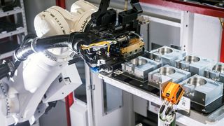 Im modernen Heron-Maschinenpark in Dornbirn wird präzise und effizient gefertigt. Der Lohnfertiger setzt auf Vollautomatisierung. Das kann er jetzt auch beim Kühlschmierstoff. (Bild: Heron / Michael Gunz PhotoVideoImageediting)