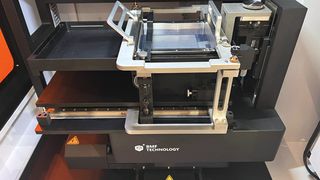 de-2023-02-900-microarch-s350-bauraum (Quelle: Boston Micro Fabrication)