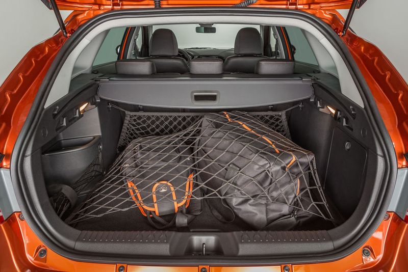 Dachhoch sollte der Laderaum deutlich über 1.000 Liter aufnehmen. Dazu kommt noch Stauraum für Kleinigkeiten unterhalb des Kofferraumbodens. (Avtovaz)