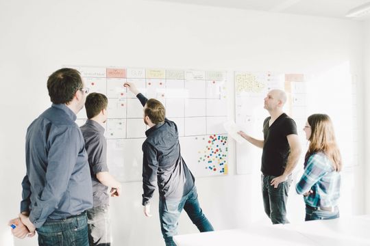 (Das Team von Best IT entwickelt Projekte im Scrum-Prozess. (Bild: best it AG))