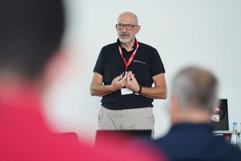 FPGA Conference Europe 2022: Über 70 Sprecher, 100 Vorträge und über 250 Teilnehmer – nach zwei Jahren mit Corona-bedingten Digitalkonferenzen fand die dreitägige FPGA Conference vom 5. bis 7. Juli 2022 endlich wieder als Präsenzveranstaltung statt. Besondere Highlights waren die spannende Keynote von Nick Ni von AMD/Xilinx, die interessante Couchtalk-Expertenrunde, der traditionelle BBQ-Grillabend sowie die vielen glücklichen Gewinner der Verlosungsaktionen.  (Bild: Nadine Stegemann)