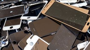 Gold, Silber und Palladium stecken in Handys. Und das Bild hier wäre eigentlich anzustreben! Denn je mehr Althandys für das Recycling zusammenkommen, desto wirtschaftlicher wird Rohstoff-Rückgewinnung. Doch die Realität sieht leider anders aus.  (Bild: S. Lönneson)
