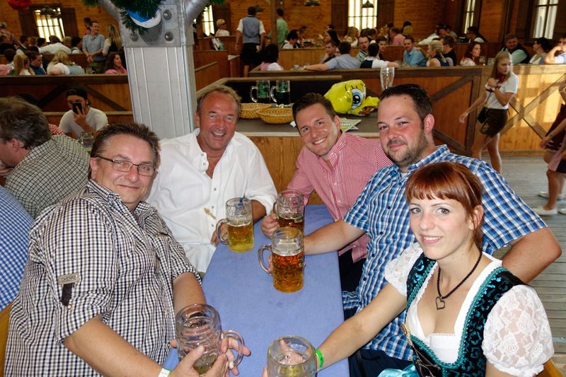 (v. l.) Volker Kessler, LumeIT, mit Thomas Wolff und Markus Rolle, Technogroup IT-Service, Timon Konstas, Computacenter, und Mareike Schön, Technogroup IT-Service. (Bild: IT-BUSINESS)