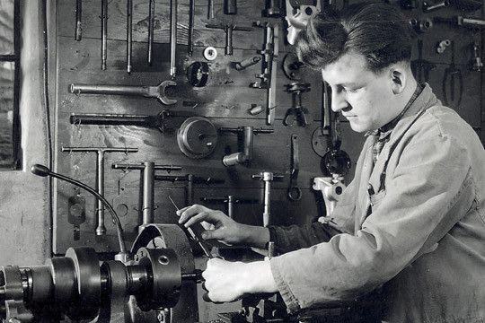 Nach seiner Ausbildung zum Kfz-Mechaniker trat auch Kurt Stricker jun. in das Familiengeschäft ein. (Foto: Stricker)