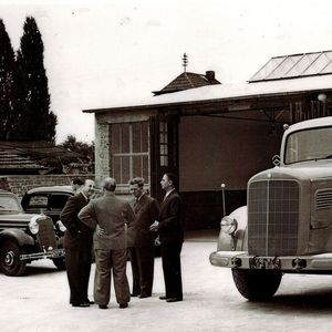 Das Bild stammt aus dem Jahr 1952 – zwei Jahre später stieg Heinz Göbel in zweiter Generation ins Unternehmen ein.(Bild:  Autohaus Heinrich Göbel)