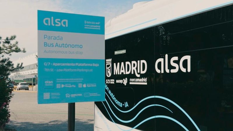 The autonomous electric bus is being tested on the premises of Mercamadrid as part of the EU project "MOBILITIES FOR EU" and aims to provide insights for future mobility concepts.(Image: MOBILITIES FOR EU)