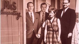 Unternehmensgründer der M&S Computing Inc., später Intergraph, im Jahr 1969 (von rechts nach links): Bob Thurber, Jim Meadlock, Nancy Meadlock, Keith Schonrock  (Bild: Intergraph)
