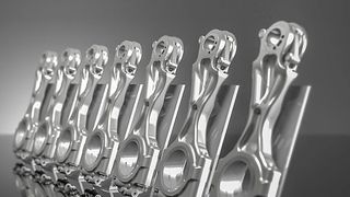 Die FEV Group und Hilite haben eine Zusammenarbeit für die Entwicklung und Fertigung des zweistufigen Variable-Compression-Ratio-Pleuels beschlossen.  (FEV)