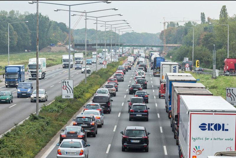 Viel Verkehr und volle Straßen erhöhen den Spritverbrauch. Autofreie Sonntage sind laut ADAC dagegen aber kein probates Mittel.(Bild:  ADAC)
