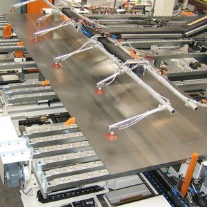 Für einen optimierten Platinen-Transport bietet Schuler Lösungen, die in unterschiedliche Anlagen integriert werden können.