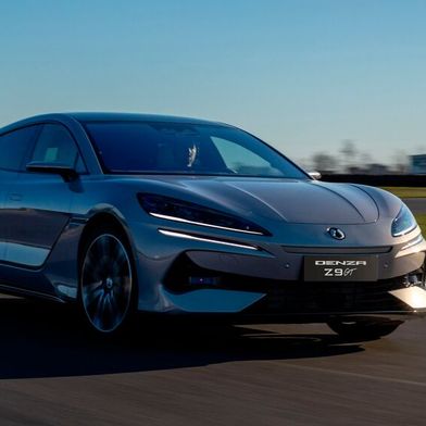 Denzas Auftaktmodell, der Z9GT, weist durchaus Ähnlichkeiten zum Porsche Taycan Cross Turismo auf. (Bild: Denza)