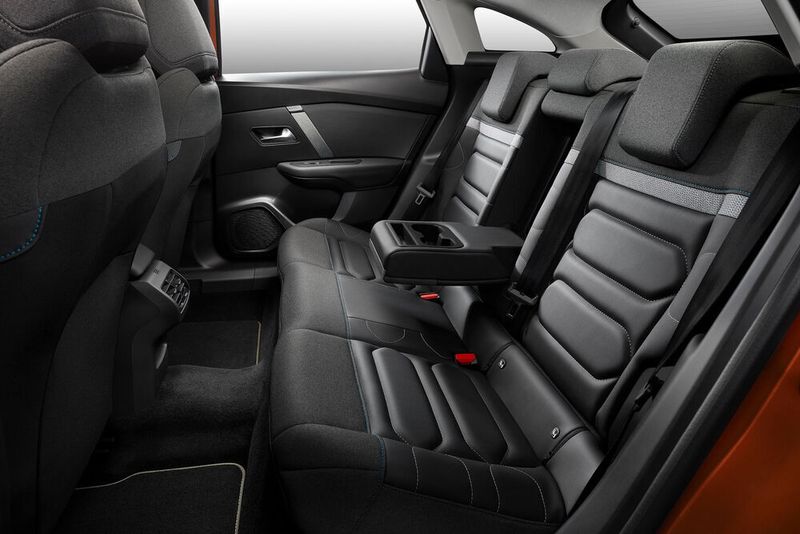 Bei der Gestaltung des Fahrzeugs kann man aus sechs Innenraumvarianten wählen. Dabei lassen sich Sitzbezüge und Türtafeln individualisieren. (Citroën)