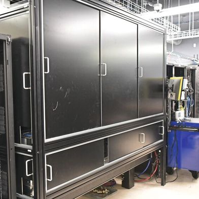 Quantencomputer Libra: Das fehlerkorrigierte System von Quera soll ab 2028 über Amazon Braket für komplexe kommerzielle Anwendungen verfügbar sein. (Bild: Quera)