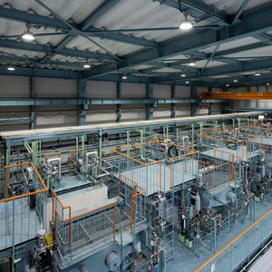 In der Pilotanlage werden vier 0,8-MW-Aqualyzer-Module unter realistischen Bedingungen betrieben.(Bild:  Asahi Kasei)