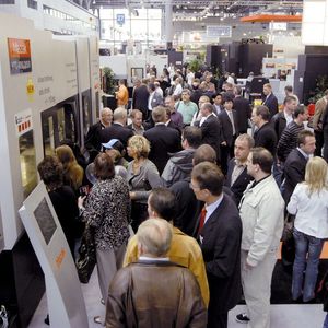 Unter dem Motto "Werkzeugmaschinen und mehr" zeigt die EMO 2011 in Hannover nicht nur Hardware, sondern auch Software für die vor- und nachgelagerten Bereiche der Produktion. 