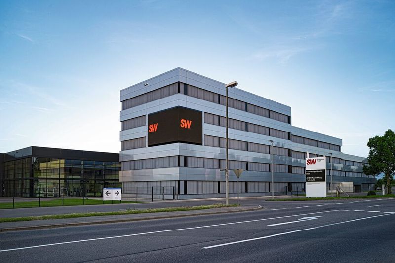 Die Schwäbische Werkzeugmaschinen GmbH (SW) mit Sitz in Waldmössingen (Bild) ist ein international führender Hersteller von smarten Fertigungslösungen. Im April 2025 wurde eine neue Niederlassung im indischen Pune gegründet.(Bild:  SW)