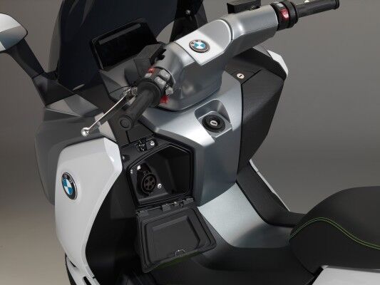 Der neue BMW C evolution: Emissionsfrei fahren und Dynamik auf zwei Rädern genießen (BMW)