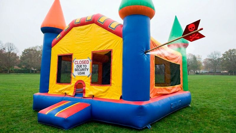 Die vier Sicherheitslücken in der Kryptographie-Bibliothek Bouncy Castle ermöglichen Angreifern potenziell das Entschlüsseln vertraulicher Daten, die Durchführung von Denial-of-Service-Angriffen, das Fälschen digitaler Signaturen und Zertifikate sowie die Offenlegung von Informationen.(Bild:  Gemini / Vogel IT-Medien GmbH / KI-generiert)