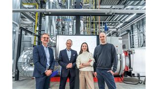 Das Bild zeigt KSB-CTO Dr. Stephan Bross, KSB-CEO Dr. Stephan Timmermann, ai-omatic-CEO Lena Weirauch und ai-omatic-CTO Björn Schulz (v.l.).  (Bild: KSB SE & Co. KGaA)
