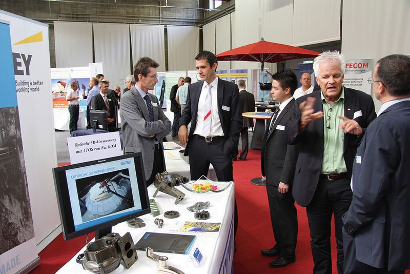 Die Tischmesse wurde rege genutzt, um über Firma und Produkte zu informieren. (Bild: Urs Heiz)