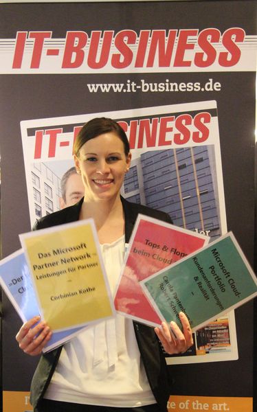 Danach mussten die Teilnehmer sich entscheiden, an welchen der insgesamt vier World Cafés sie mitdiskutieren wollten. Svenja Mohn (Vogel IT-Akademie) zeigte noch einmal alle Themen auf. (Vogel IT-Medien)