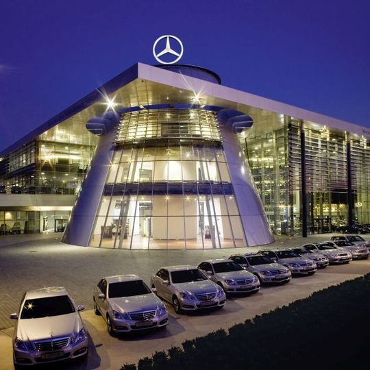 Das Mercedes-Benz-Center in Stuttgart ist für den Service Award 2018 nominiert. (Bild:  Mercedes-Benz)