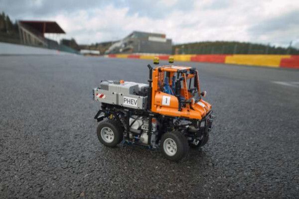 Ihn ihm steckt viel Potenzial: Ein Lego-Hybrid-Unimog in Spa-Francorchamps.  (RWTH Aachen/ika)