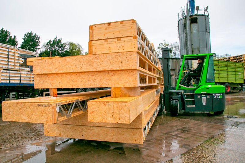 Der Combi-CB70E von Combilift in Aktion ... (Bild: Combilift)