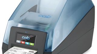 Etikettendrucker Mach-4 S mit geschlossenem Deckel. Beim Öffnen wird seitlich keine zusätzliche Fläche benötigt. (CAB Produkttechnik)