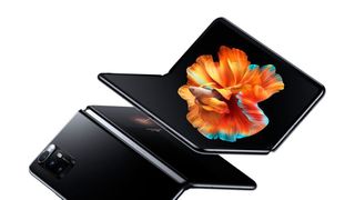 Das Mi Mix Fold besteht aus zwei Displays, die mit einem U-förmigen Schanier verbunden sind. (Xiaomi)