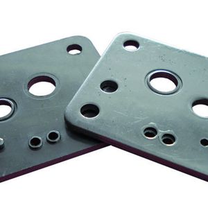 Rohteile vor dem Flachhonen auf der Maschine DLM 705.