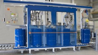 Befüllung mit der Fassfüllmaschine Typ 33  (Bild: Feige Filling)