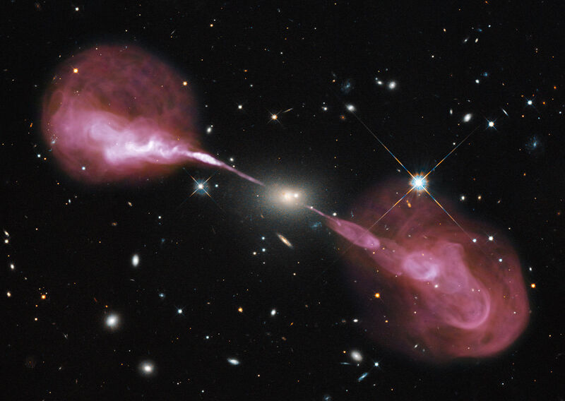 Zwei heiße Gasnebel rotieren um ein Schwarzes Loch in der Galaxie Hercules A (NASA/STScl)