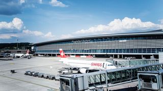 Der Flughafen Zürich setzt seit der Modernisierung des Terminal 2 Sensoren von Baumer für die Gepäcklogistik ein. (Bild: Baumer)