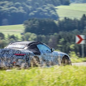 Die jüngsten Nachfahren des klassischen 50er-Jahre-SL erschienen zuletzt etwas behäbig und ungeliebt.(Bild:  Mercedes-Benz)