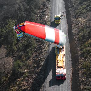  Durch das gezielte Anheben der Rotorblätter konnten Hindernisse wie Bäume überwunden werden.(Bild:  TII-Group)