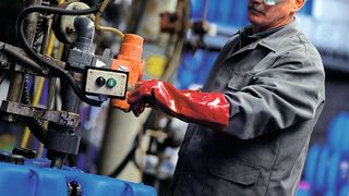 Die EU-Verordnung 1272/2008 regelt die Einstufung und Kennzeichnung 
chemischer Stoffe und Gemische. 
Darin wird auch 
geregelt, wann ein Stoff als „giftig“ oder „ätzend“ einzustufen ist.  (Bild: Mewa)