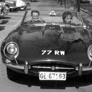 Bei der Einführung des E-Typs auf dem Genfer Autosalon im März 1961 dienten zwei Autos als Pressefahrzeuge. Eines davon war der „77 RW“, der erste offener Zweisitzer. 77 RW wurde später von „The Motor“ für den am 22. März 1961 veröffentlichten Straßentest verwendet und ist heute der älteste erhaltene offene E-Type.  (Bild:  Jaguar)