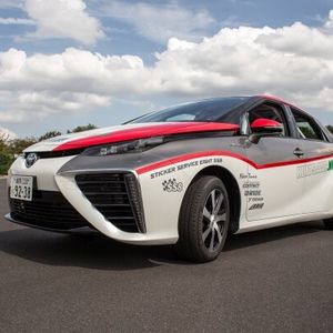 Premiere bei der ADAC-Rallye 2015: Der Toyota Mirai ist das erste Vorausfahrzeug mit Brennstoffzellenantrieb bei einem hochklassigen World-Rallye-Championship-Event.