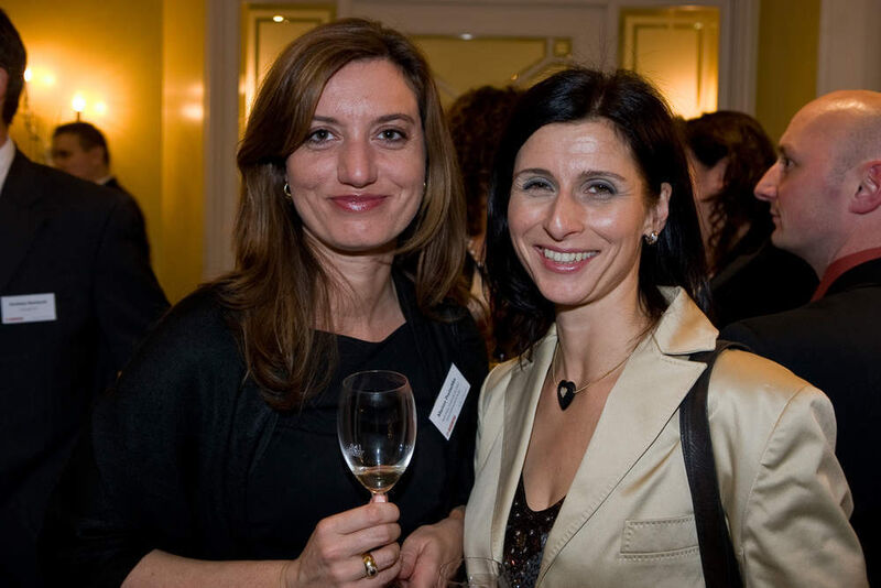 Marion Protschka von Azlan mit Daniela Schilling von der IT-BUSINESS Akademie. (Archiv: Vogel Business Media)