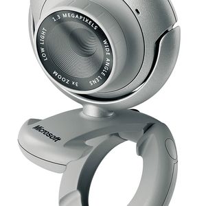 Mit dem Standfuß findet die Lifecam VX-6000 auch an Flachbildschirmen einen sicheren Halt