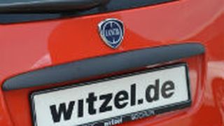 Die Bochumer Autohausgruppe Witzel nutzt jede Gelegenheit, um auf ihre Homepage aufmerksam zu machen. (Foto: Mauritz)