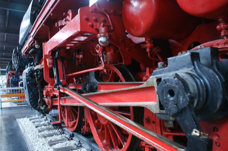 Die Dampflok verliert zudem jede Menge Öl.  (Archiv: Vogel Business Media)