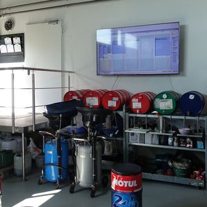 Nicht nur die Ausstattung ist top – auch die Organisation der Werkstatt überzeugt.(Bild:  Schreiner/»kfz-betrieb«)