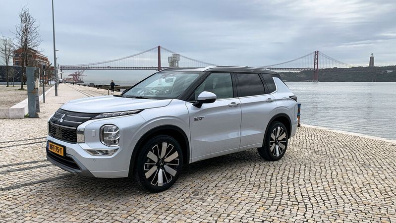 Nach langem Warten kann Mitsubishi Motors den Outlander der vierten Generation nun auch in Deutschland verkaufen.(Bild:  Schmidt – VCG)