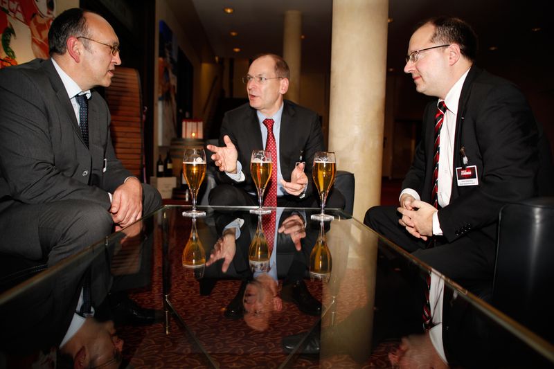 Herrenrunde mit Gedeck: Erwin Gossner, IT-BUSINESS, mit Harald Gordon und Ortwin Klinkenberg, Ricoh (Archiv: Vogel Business Media)