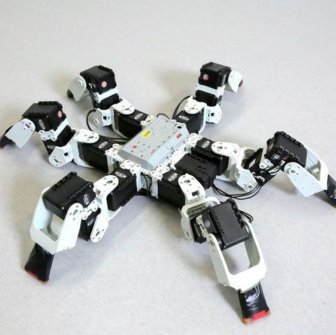 6-beiniger Roboter kann sich mit zwei unterschiedlichen Gangarten fortbewegen. 6-beiniger Roboter kann sich mit zwei unterschiedlichen Gangarten fortbewegen.